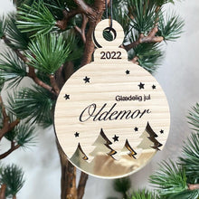 Indlæs billede til gallerivisning Julekugle træ+akryl m. valgfri tekst