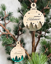 Indlæs billede til gallerivisning Julekugle træ+akryl m. valgfri tekst