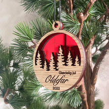 Indlæs billede til gallerivisning Julekugle træ+akryl udskåret m. valgfri tekst