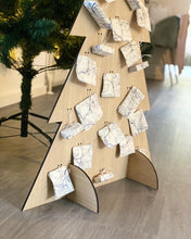 Indlæs billede til gallerivisning Juletræ m. gravering & fod