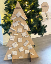Indlæs billede til gallerivisning Juletræ m. gravering & fod