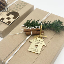 Indlæs billede til gallerivisning Julepynt - Vores første hus